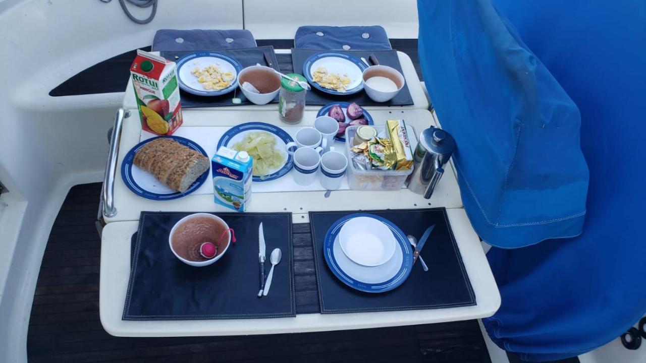 2 Nuits Insolites & 1 Excursion Voile A Bord Du Voilier Mori Ora Муреа Екстериор снимка